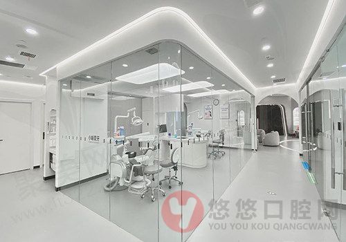 南京聚好牙小啄口腔诊所诊室外