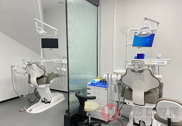 南京建邺德牙口腔诊所诊室